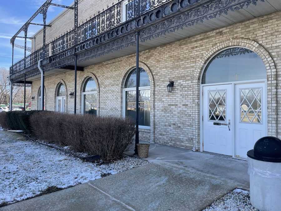 Crest Hill Clinic entrance